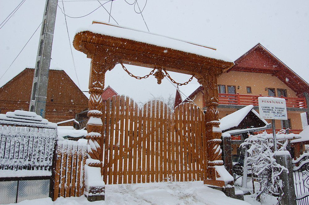 Cazare in Maramures - PENSIUNEA LA MARIA - Poienile Izei