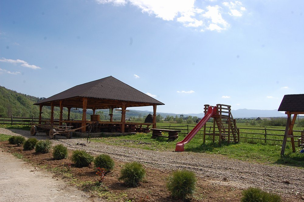 Cazare in Maramures - PENSIUNEA COSAU - Calinesti