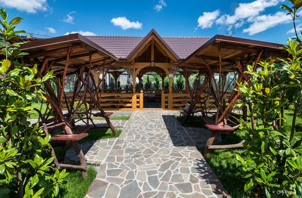 Cazare in Maramures - PENSIUNE RESTAURANT ROYAL - Borsa