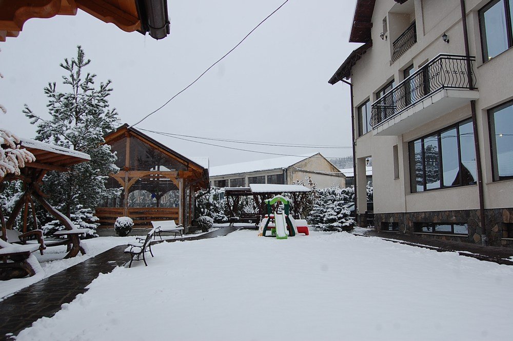 Cazare in Maramures - PENSIUNE RESTAURANT ROYAL - Borsa