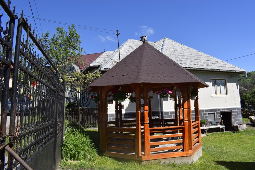 Cazare in Maramures - CASA ANUCA - Poienile