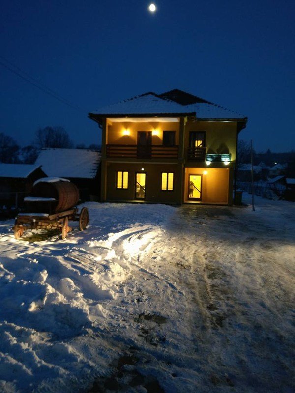 Cazare in Maramures - PENSIUNEA LAURA - Giulesti