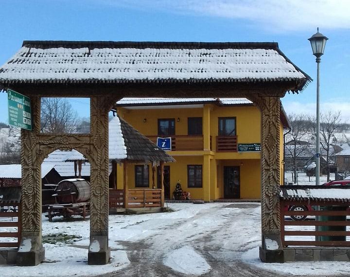 Cazare in Maramures - PENSIUNEA LAURA - Giulesti