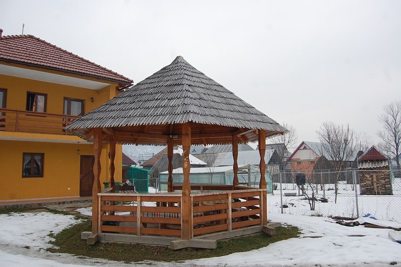 Cazare in Maramures - PENSIUNEA LAURA - Giulesti