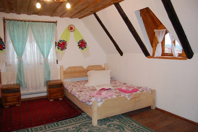 Cazare in Maramures - CASA BUNICILOR - Breb