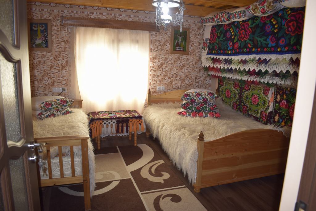 Cazare in Maramures - PENSIUNEA LIA - Barsana