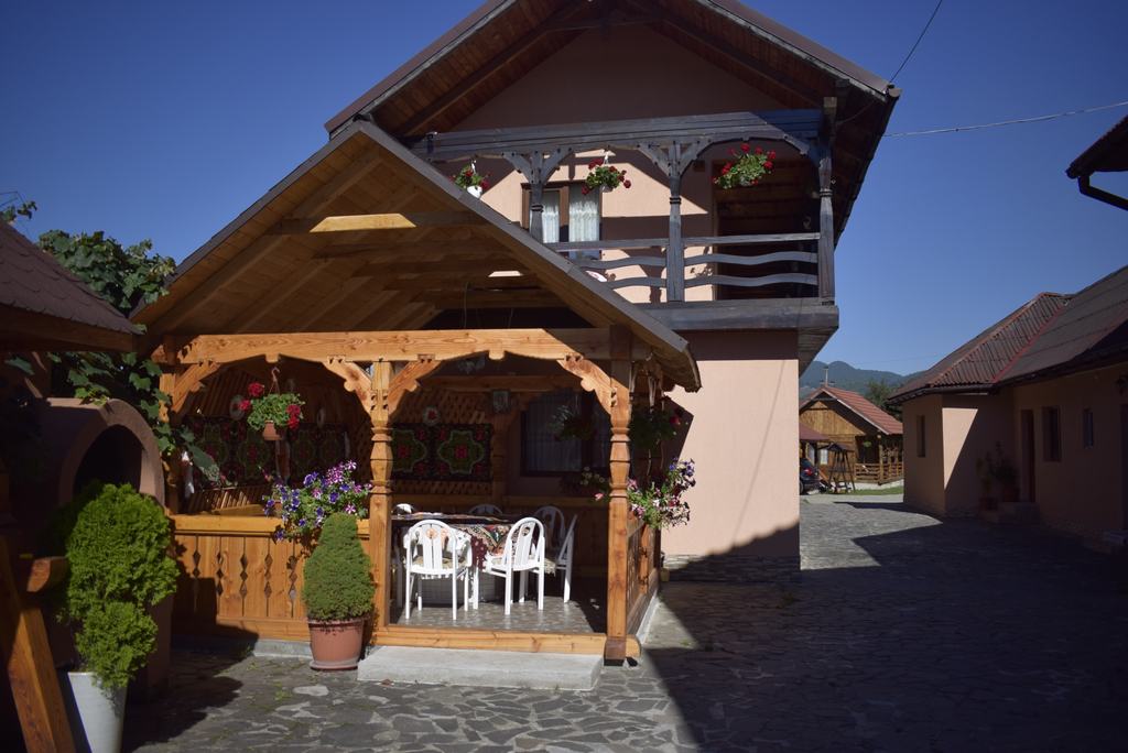 Cazare in Maramures - PENSIUNEA LIA - Barsana